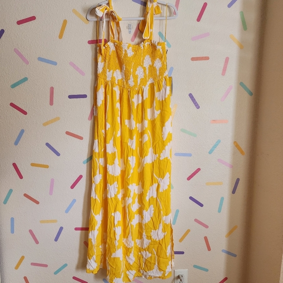 DVF Smocked Tie Strap Ginkgo Yellow Midi Dress NWT Size Medium - Picture 3 of 7